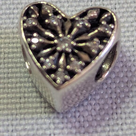 Pandora Heart of Winter Snowflake Charm - Picture 3 of 10